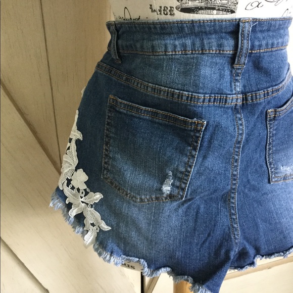 🌸Flower Appliqué Festival Shorts🌸 - Picture 4 of 8